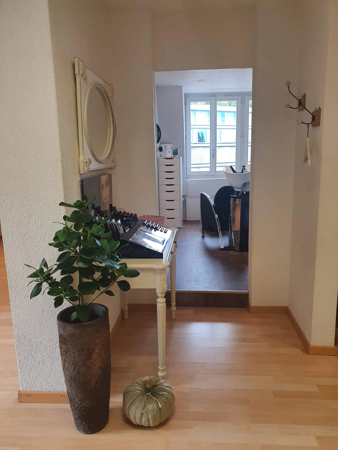 Spiegelplatz im Hair Design